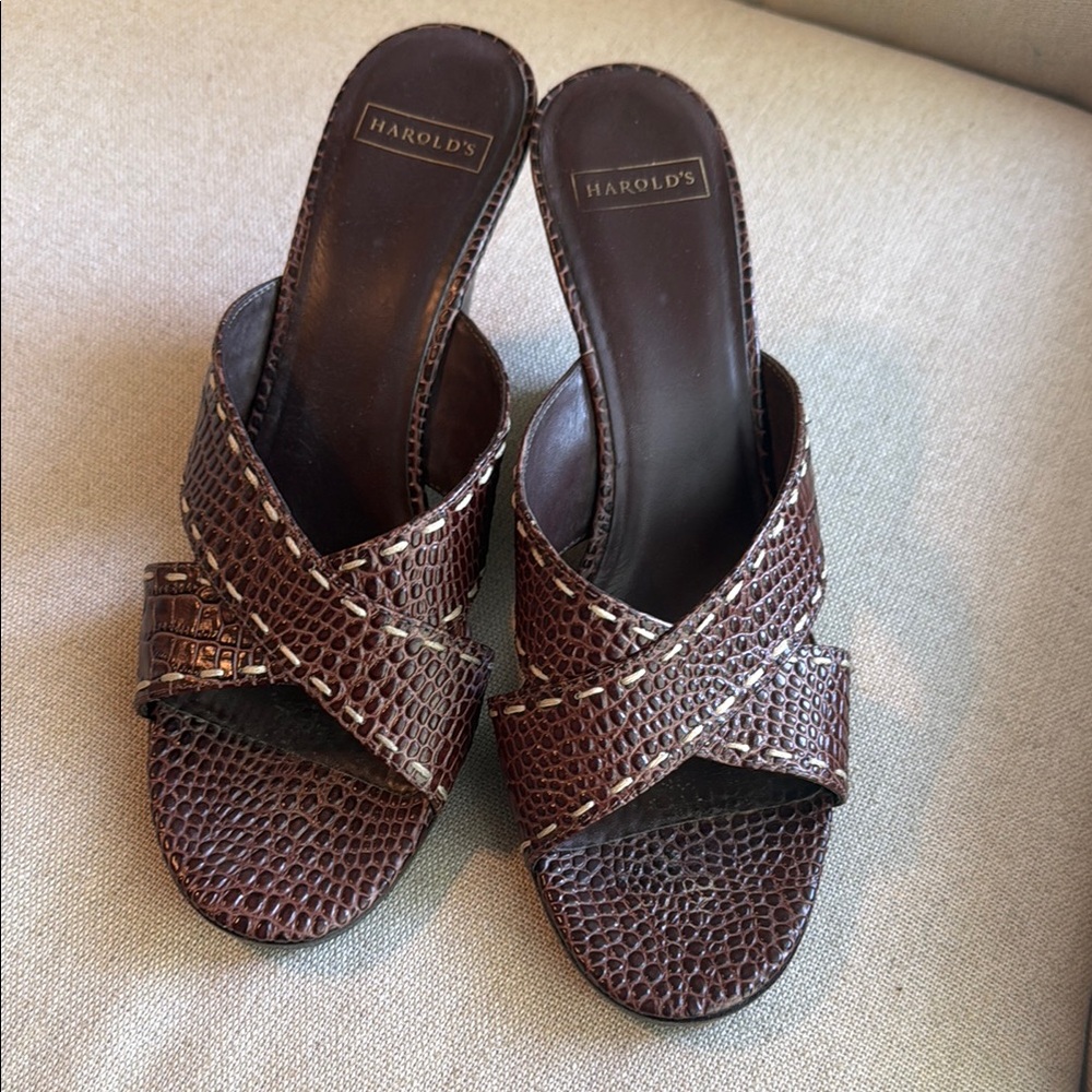 Harold's Vintage Brown Leather Wedges with Woven Design